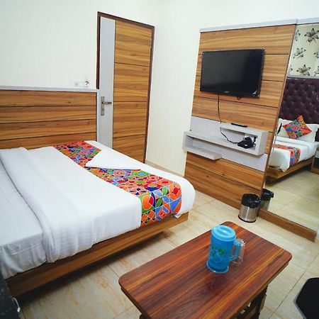 Hotel Delhi Darshan Deluxe-By Rsl Hospitality Új-Delhi Kültér fotó