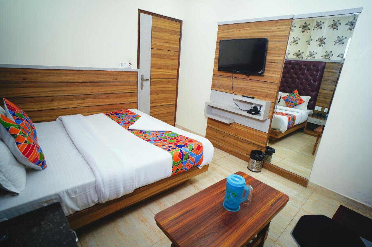 Hotel Delhi Darshan Deluxe-By Rsl Hospitality Új-Delhi Kültér fotó