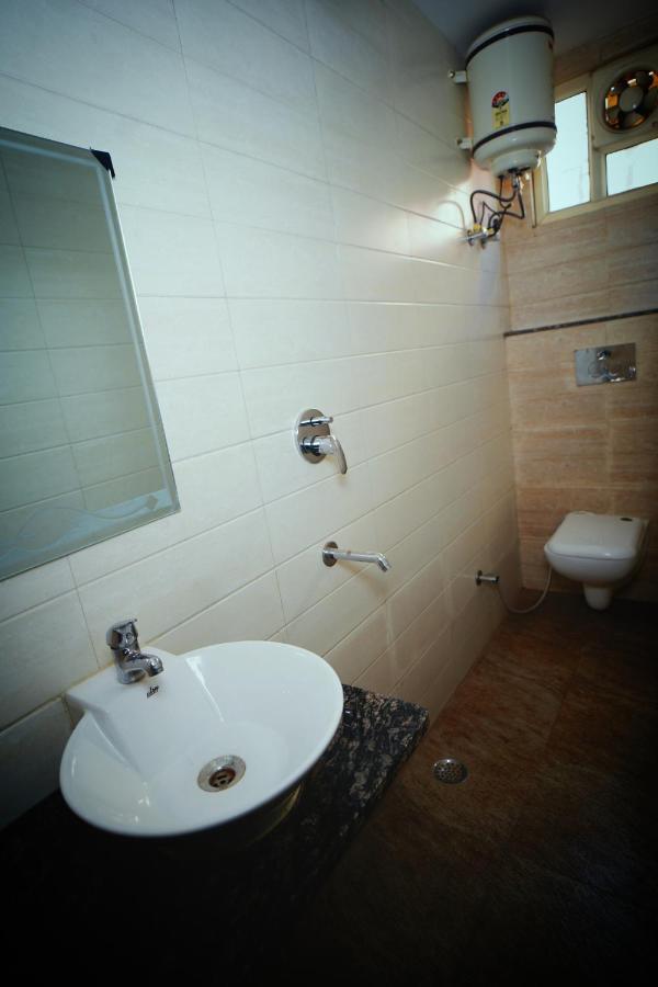 Hotel Delhi Darshan Deluxe-By Rsl Hospitality Új-Delhi Kültér fotó